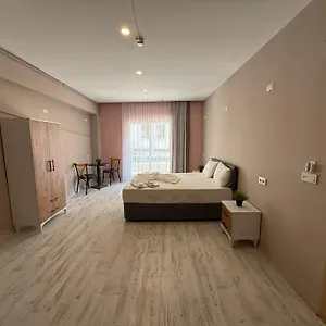 호스텔 사쿠라 스위트, 페티예